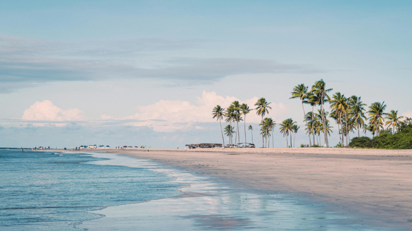 História e praia se encontram em Arraial D’Ajuda no olhar de Leonardo Rocha de Almeida.